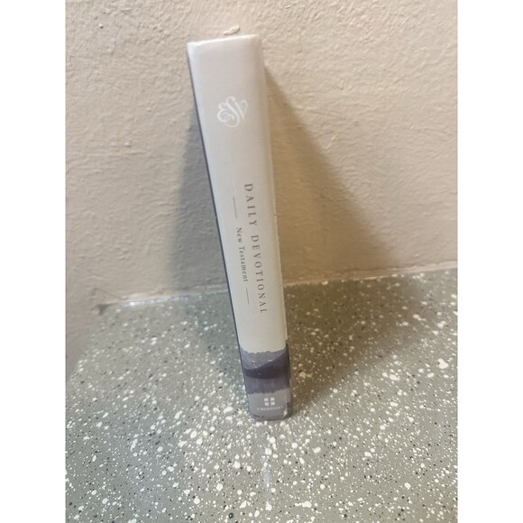 ESV Daily Devotional New Testament: Through the New Testament in a Year - Picture 2 of 9